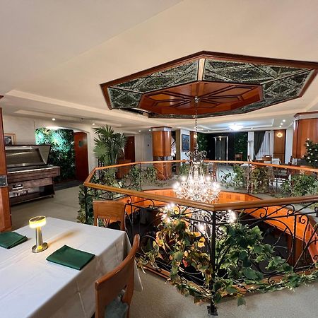 Hotel Princi i Arberit Pristina Esterno foto