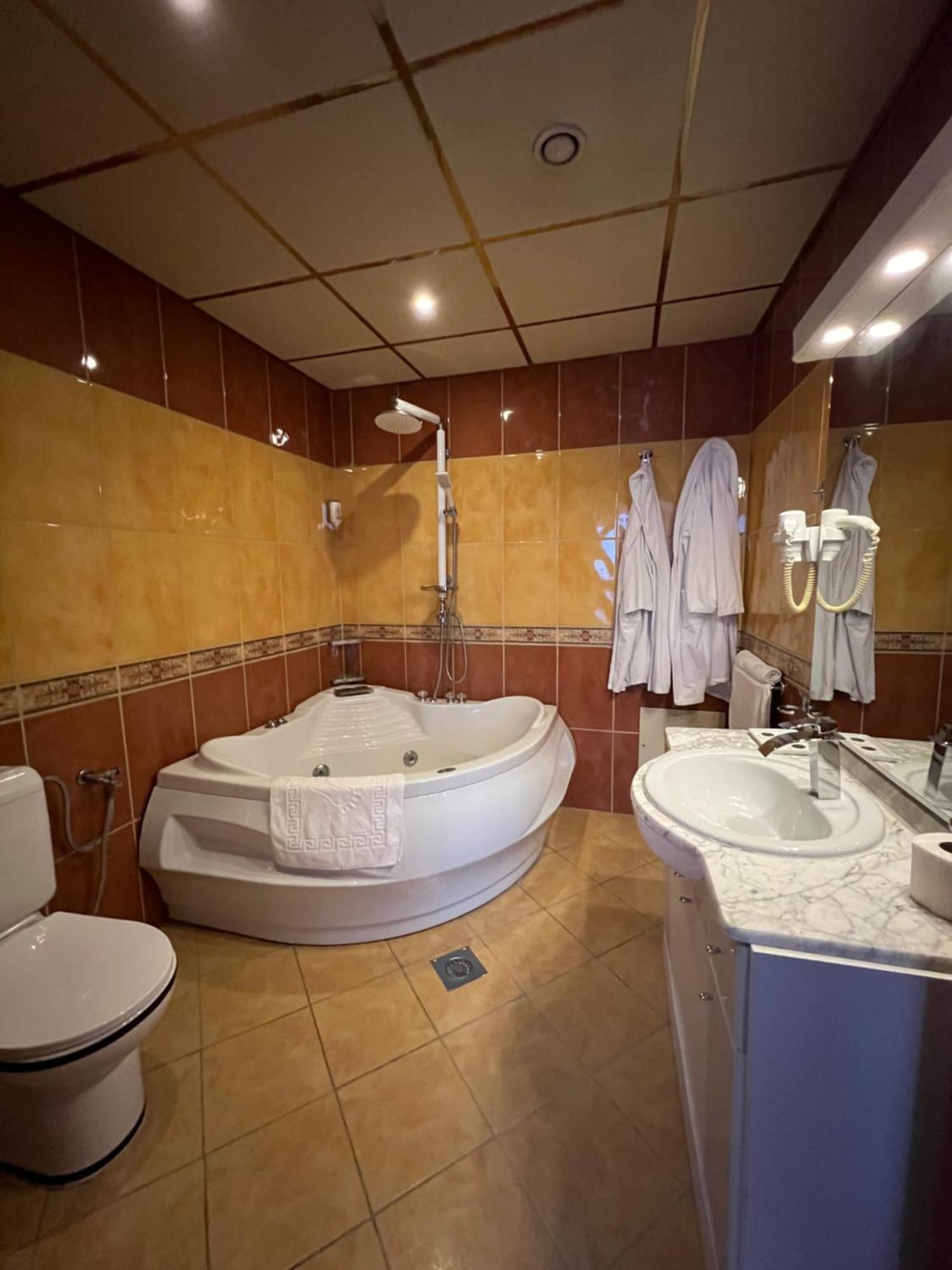 Hotel Princi i Arberit Pristina Esterno foto