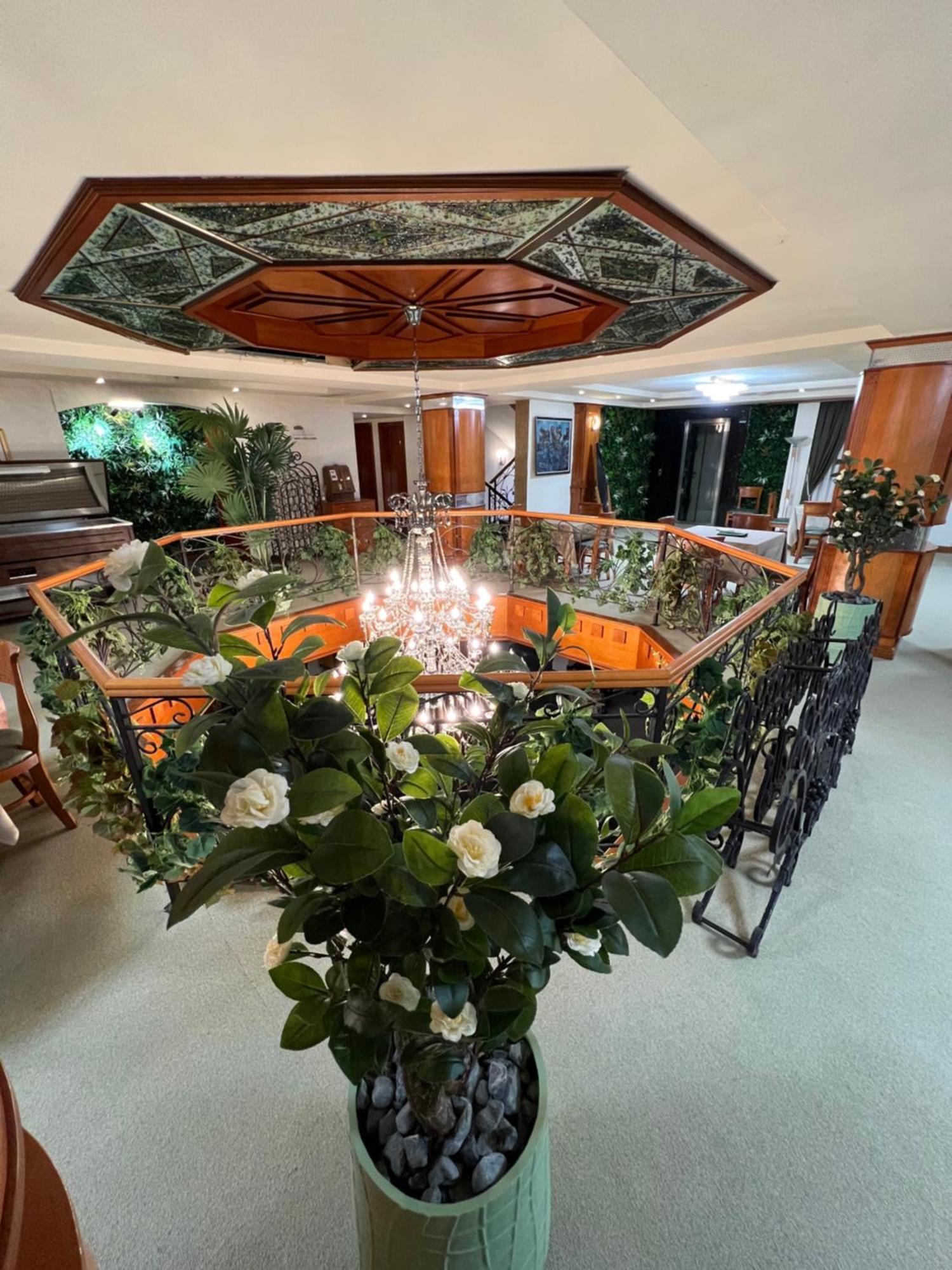 Hotel Princi i Arberit Pristina Esterno foto