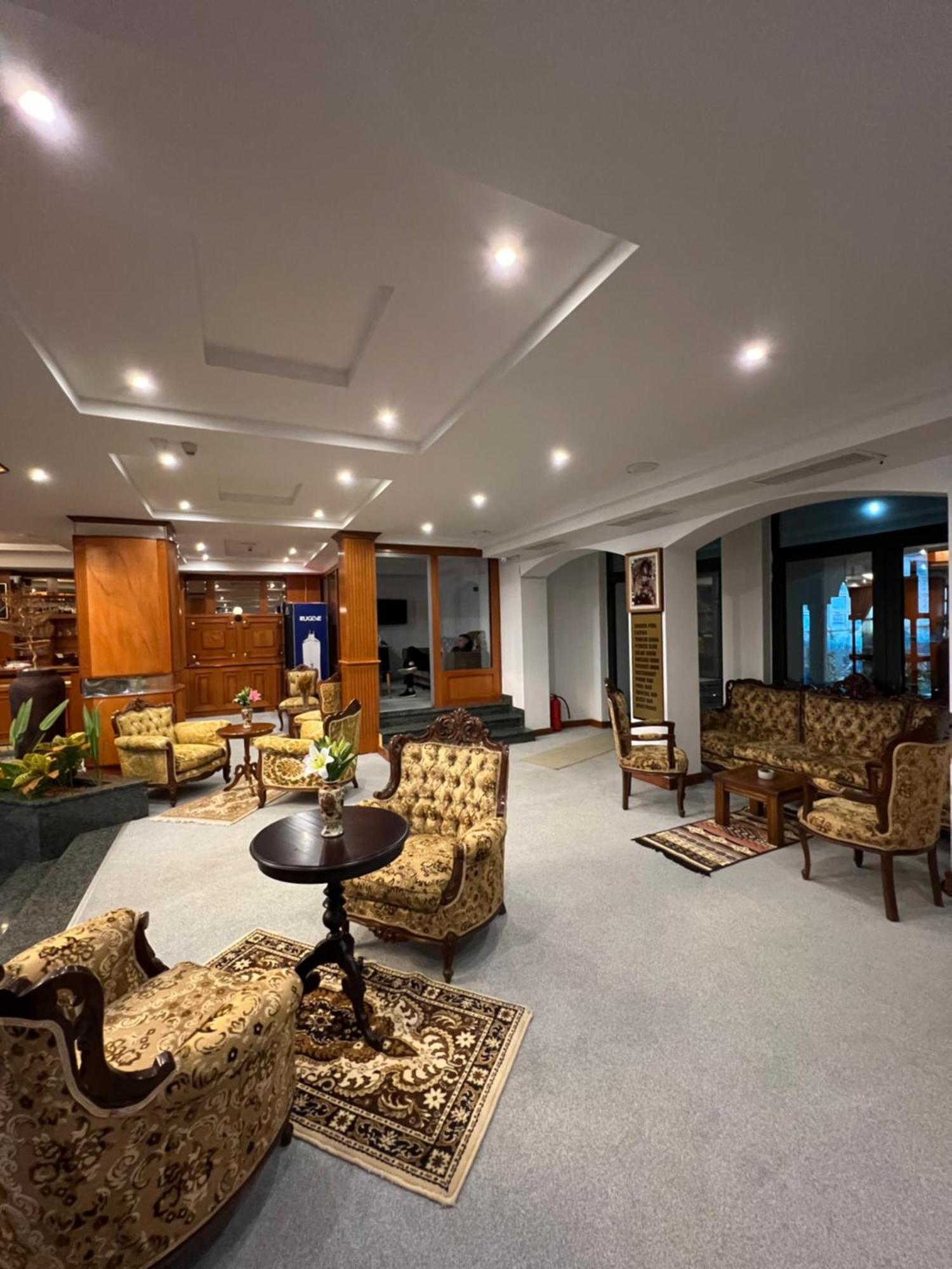 Hotel Princi i Arberit Pristina Esterno foto