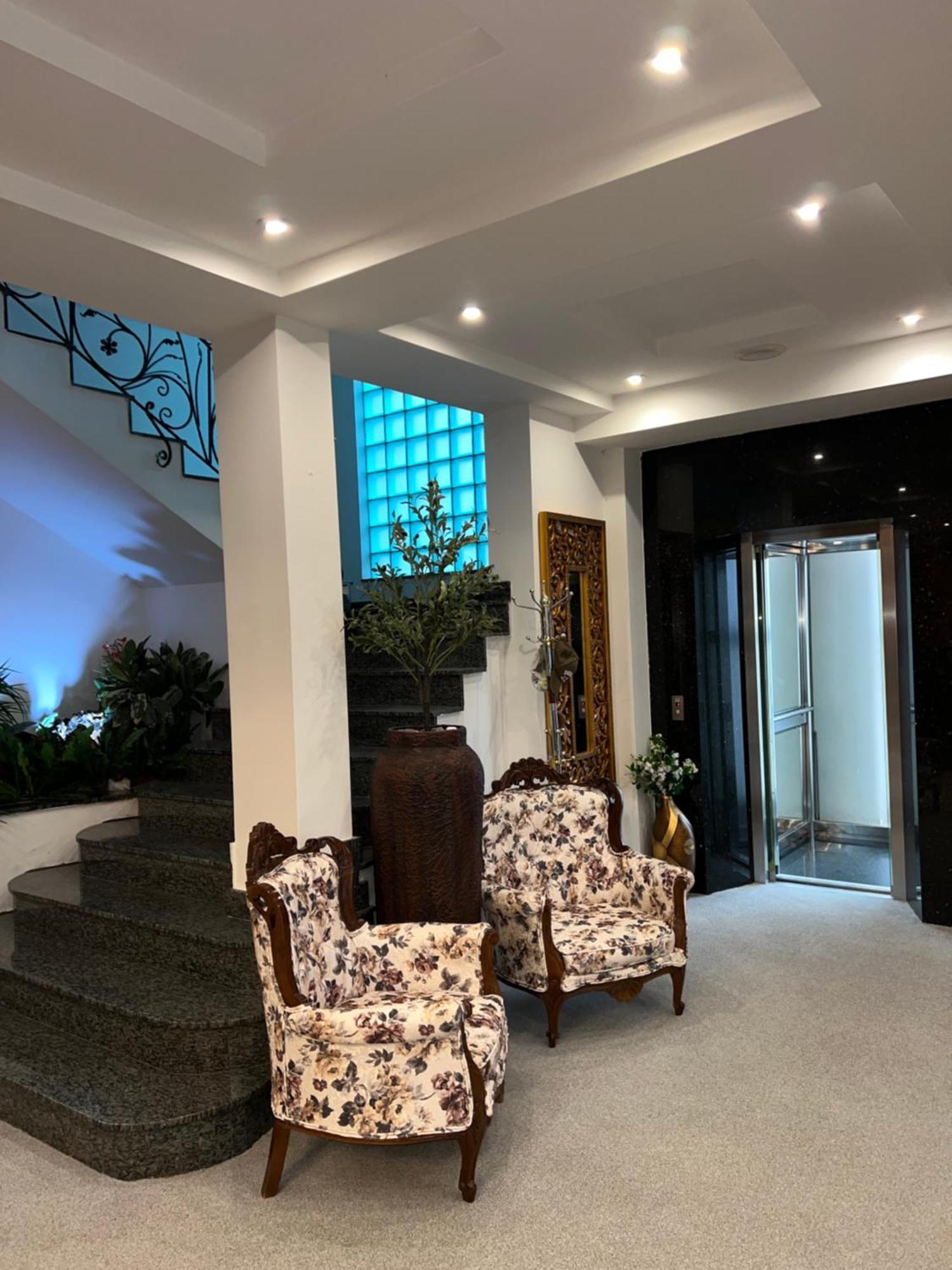 Hotel Princi i Arberit Pristina Esterno foto