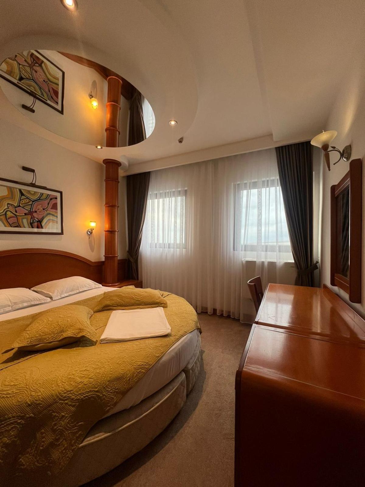 Hotel Princi i Arberit Pristina Esterno foto