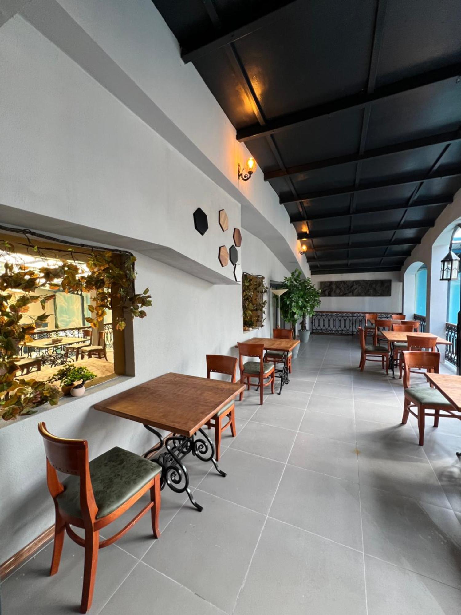 Hotel Princi i Arberit Pristina Esterno foto