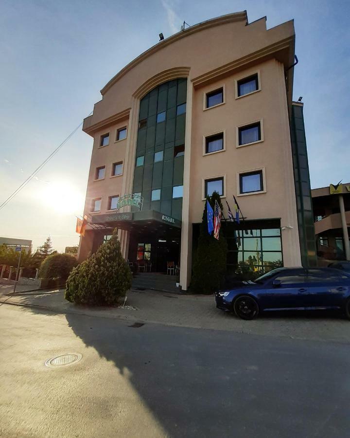 Hotel Princi i Arberit Pristina Esterno foto